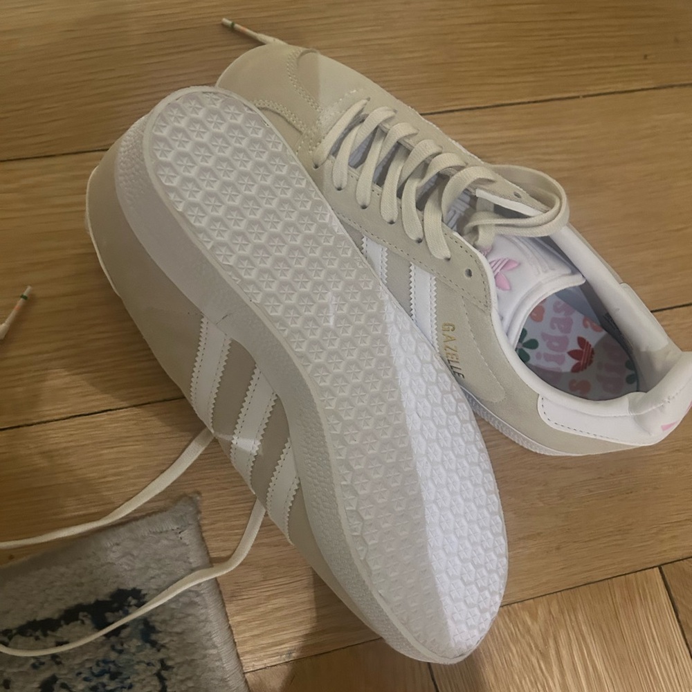 Adidas cream gazelle